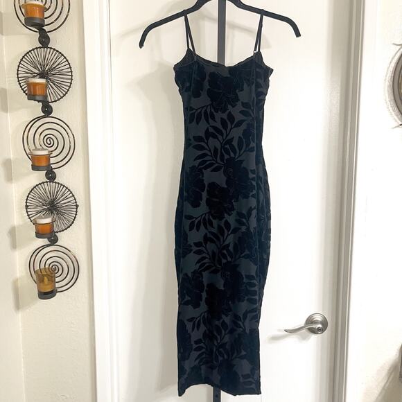 Windsor Budding Radiance Bodycon Floral Velvet Burnout Midi Dress - Black Size M - Picture 5 of 12